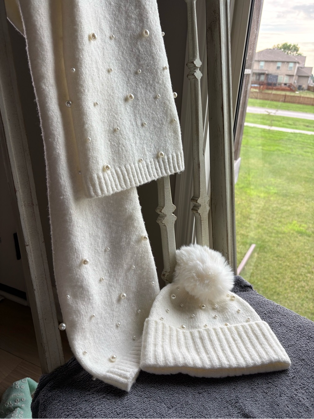Cream Pearl-Embellished Pom-Pom Hat and Scarf Set - Picture 2 of 7